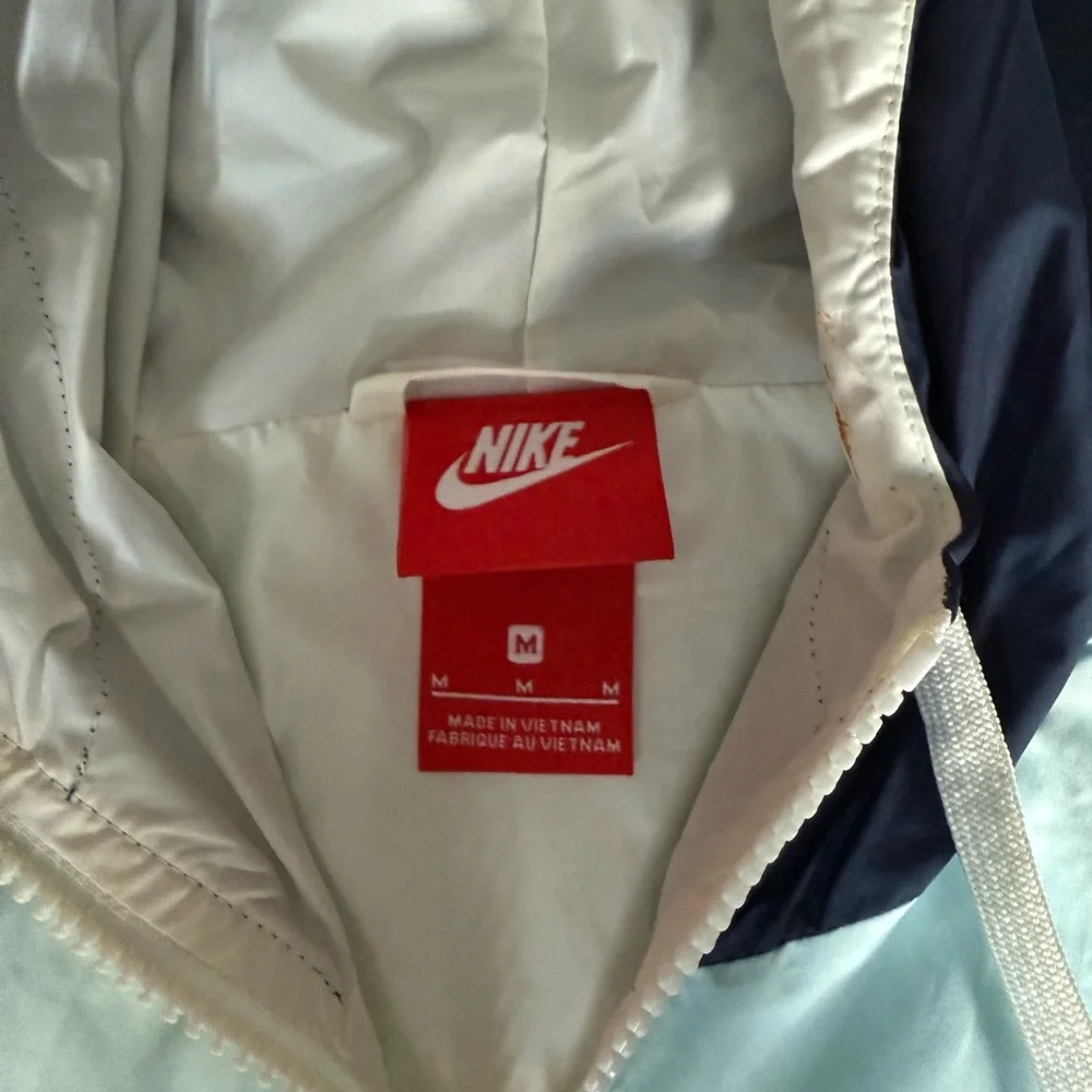 Nike Colorblock Windbreaker Jacket in Navy, Light Blue & White